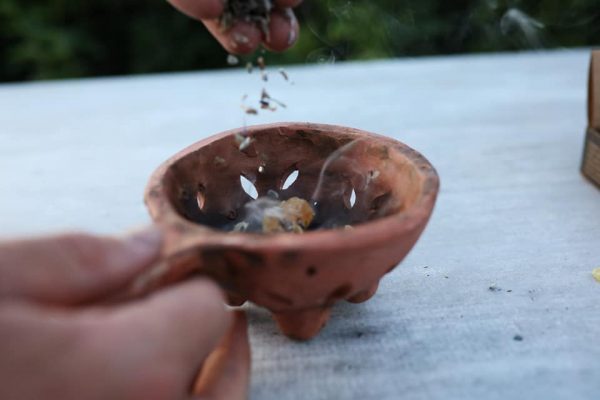 Carbón Defumador ECO-ARTESANAL con hierbas - Sagrada Madre - Imagen 4